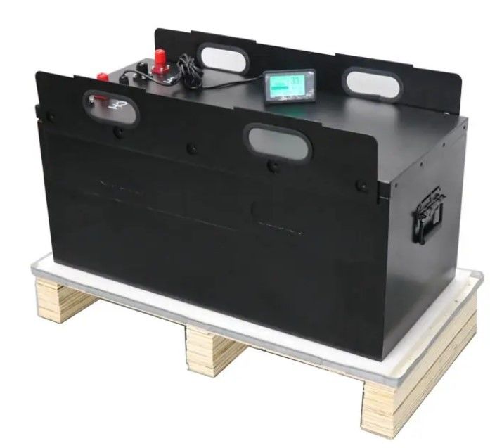 カスタマイズされたディープサイクルリチウムイオン電池 高電源 24V 48V 300Ah LiFePO4フォークリフト電池