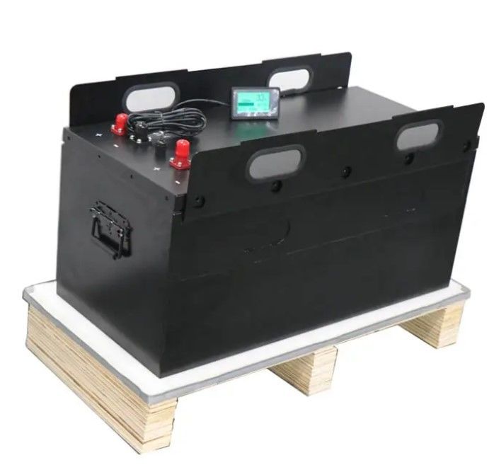 カスタマイズされたディープサイクルリチウムイオン電池 高電源 24V 48V 300Ah LiFePO4フォークリフト電池